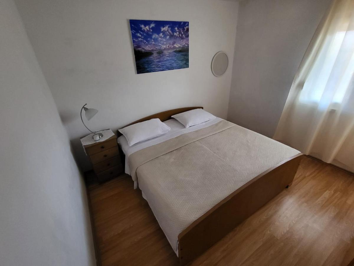 Apartment Leona *